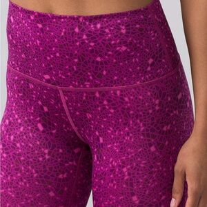 NWOT LULULEMON LEGGING | HIGH-RISE SIZE 6 | PARADISE GEO REGAL PLUM